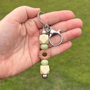 Handmade Silicone Daisy Sage Beaded Keychain